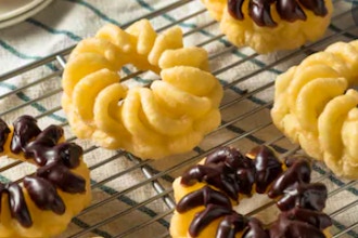 Virtual Therapeutic Baking: French Crullers